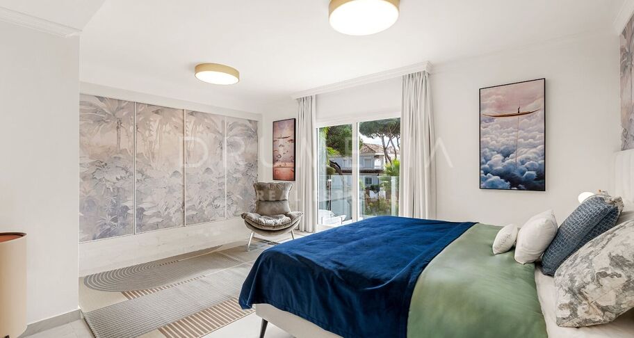 Renovierte strandnahe Villa in Marbesa, Marbella Ost