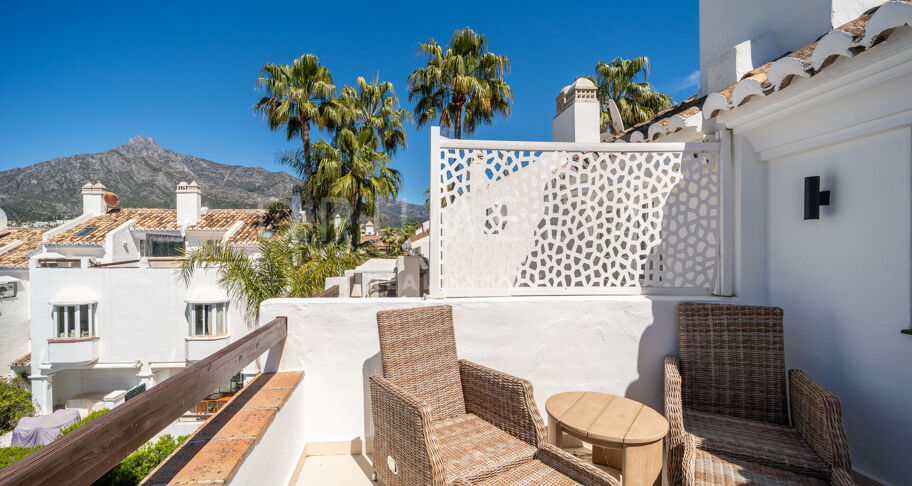 Elegante townhouse aan de Golden Mile op loopafstand van Puente Romano en het strand