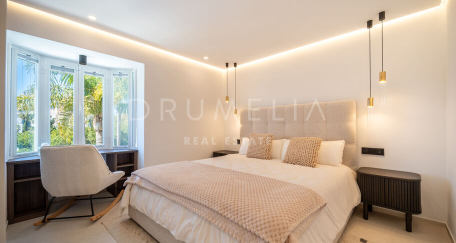 Elegante townhouse aan de Golden Mile op loopafstand van Puente Romano en het strand