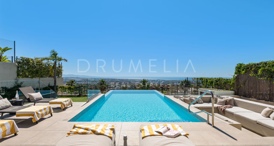 Villa moderna con solárium en la azotea en La Alquería, Benahavís