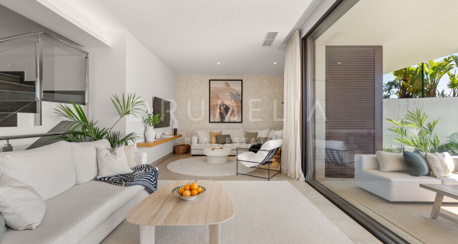 Villa moderna con solárium en la azotea en La Alquería, Benahavís
