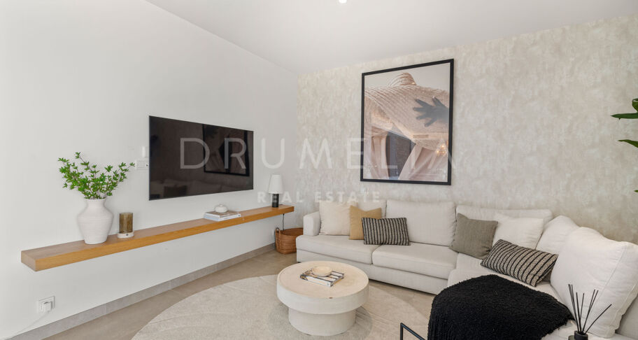 Villa moderna con solárium en la azotea en La Alquería, Benahavís