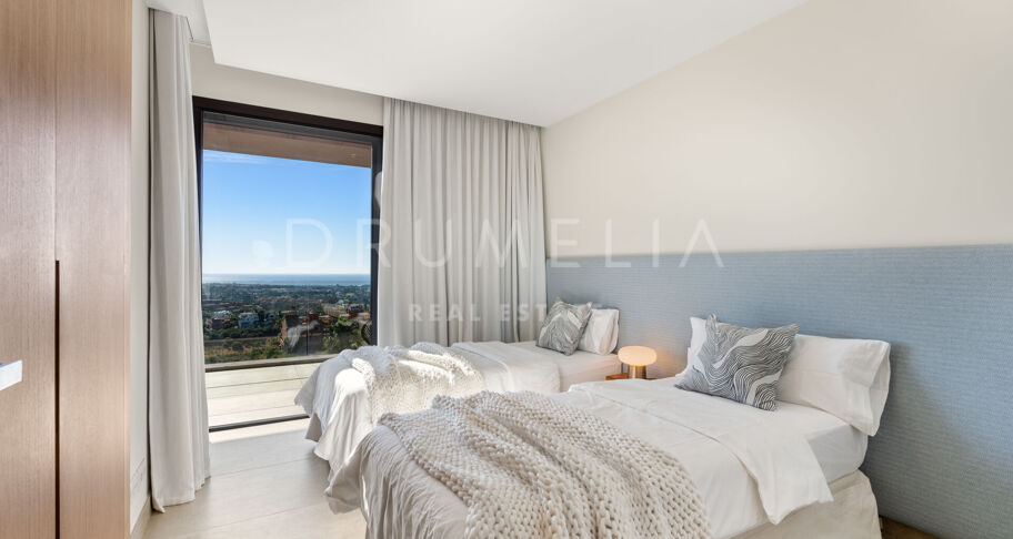 Villa moderna con solárium en la azotea en La Alquería, Benahavís