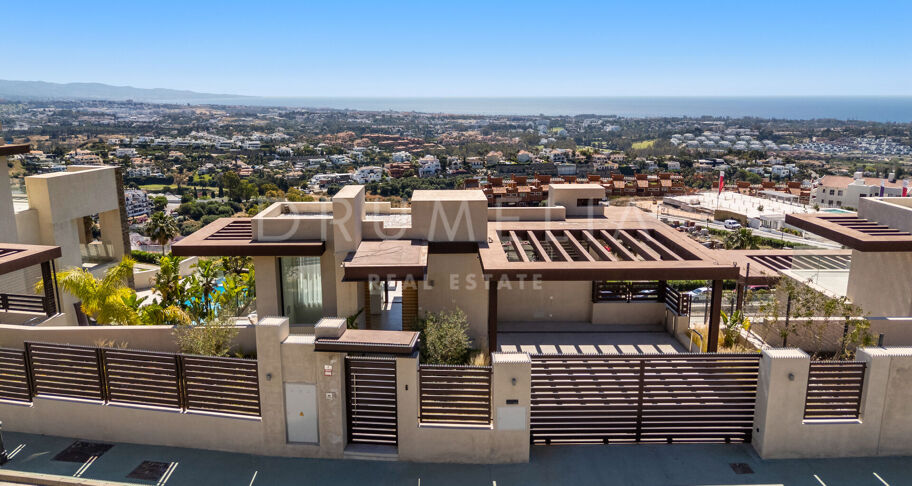Villa moderna con solárium en la azotea en La Alquería, Benahavís