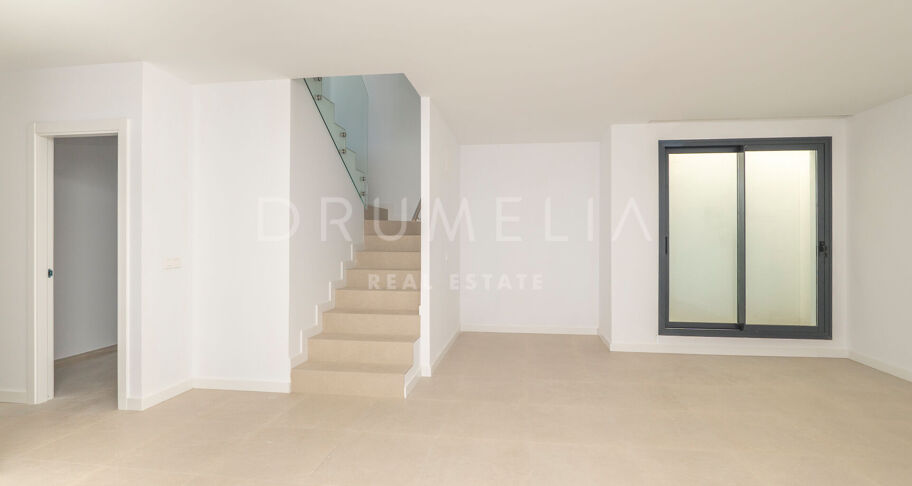 Villa moderne mitoyenne avec piscine à Atalaya