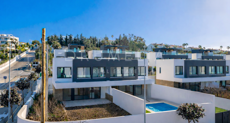 Villa moderne mitoyenne avec piscine à Atalaya