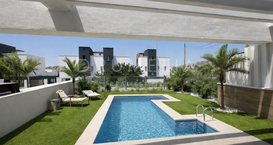 Villa moderne mitoyenne avec piscine à Atalaya