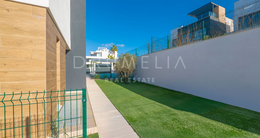 Villa moderne mitoyenne avec piscine à Atalaya