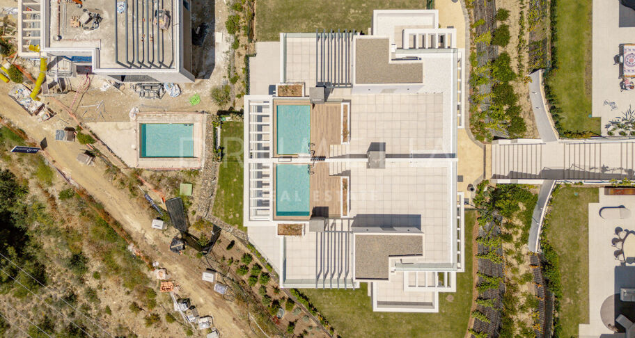 Casa adosada de lujo con piscina en azotea y vistas al mar, Río Real, Marbella