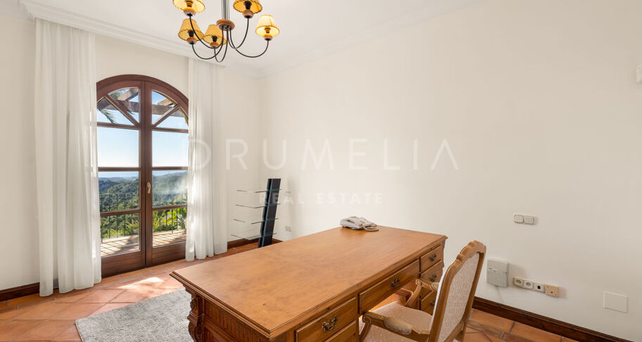 Villa i La Zagaleta, Benahavís med Panoramautsikt og Privatliv