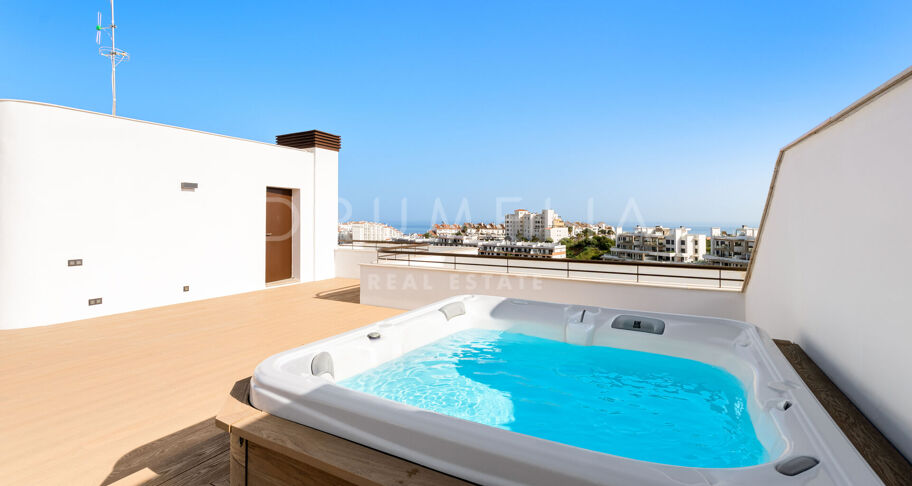 Moderne toppleilighet med havutsikt i Estepona