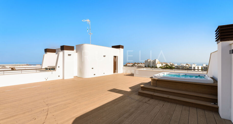 Moderne toppleilighet med havutsikt i Estepona