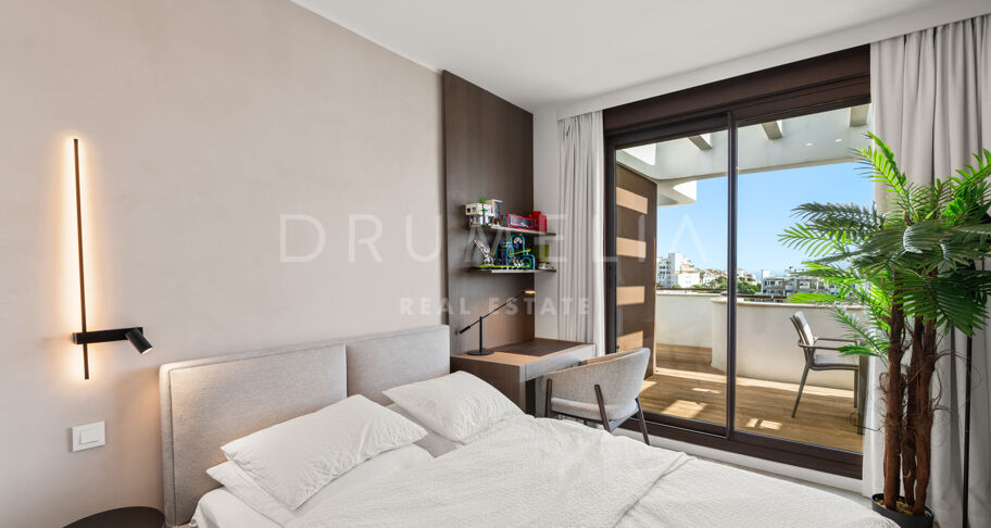 Moderne toppleilighet med havutsikt i Estepona