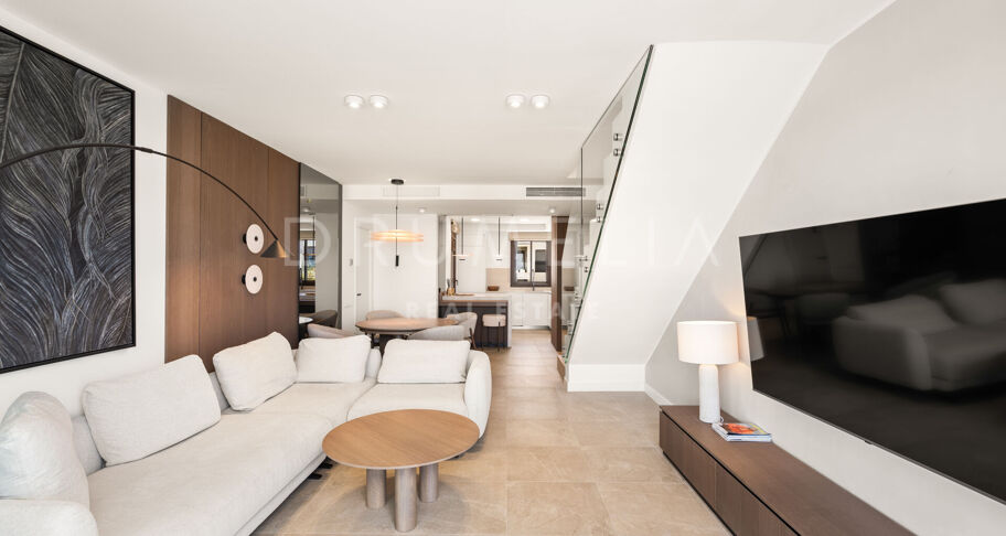 Moderne toppleilighet med havutsikt i Estepona