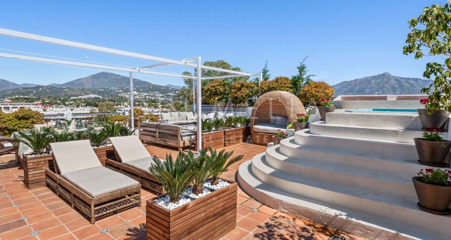 Storslått nylig renovert penthouse med 360º utsikt over hav, golf og La Concha i Guadalmina Alta, Langtidsleie