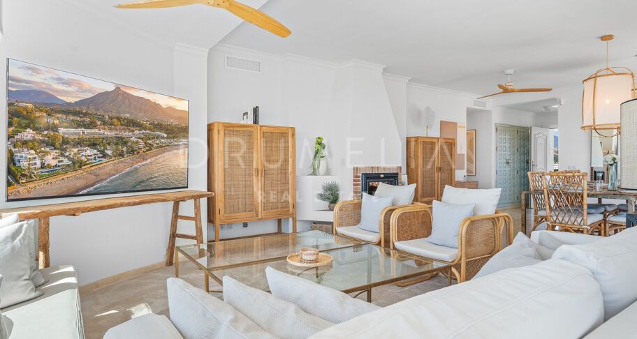 Storslått nylig renovert penthouse med 360º utsikt over hav, golf og La Concha i Guadalmina Alta, Langtidsleie
