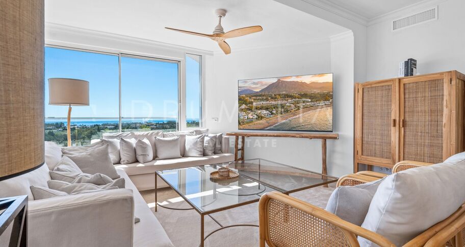 Storslått nylig renovert penthouse med 360º utsikt over hav, golf og La Concha i Guadalmina Alta, Langtidsleie