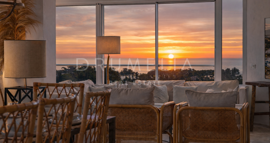 Storslått nylig renovert penthouse med 360º utsikt over hav, golf og La Concha i Guadalmina Alta, Langtidsleie