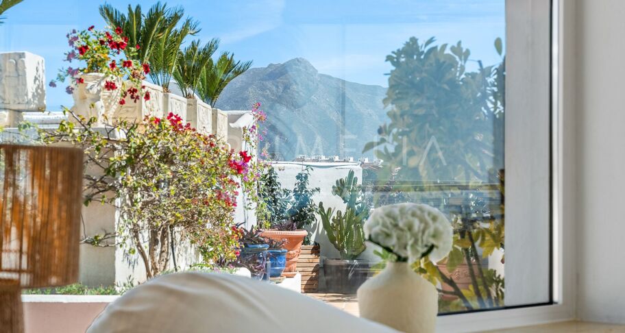 Storslått nylig renovert penthouse med 360º utsikt over hav, golf og La Concha i Guadalmina Alta, Langtidsleie