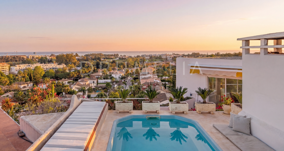 Storslått nylig renovert penthouse med 360º utsikt over hav, golf og La Concha i Guadalmina Alta, Langtidsleie