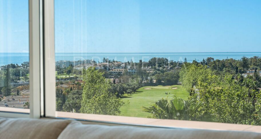 Storslått nylig renovert penthouse med 360º utsikt over hav, golf og La Concha i Guadalmina Alta, Langtidsleie