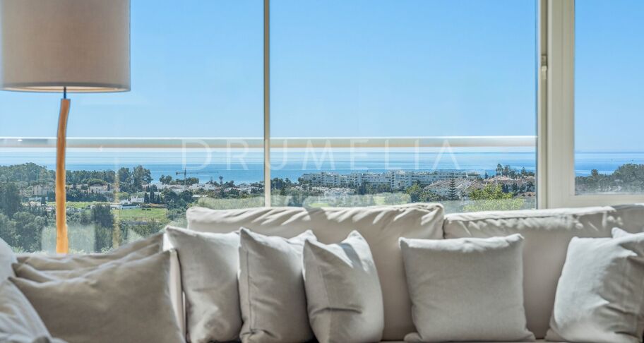 Storslått nylig renovert penthouse med 360º utsikt over hav, golf og La Concha i Guadalmina Alta, Langtidsleie