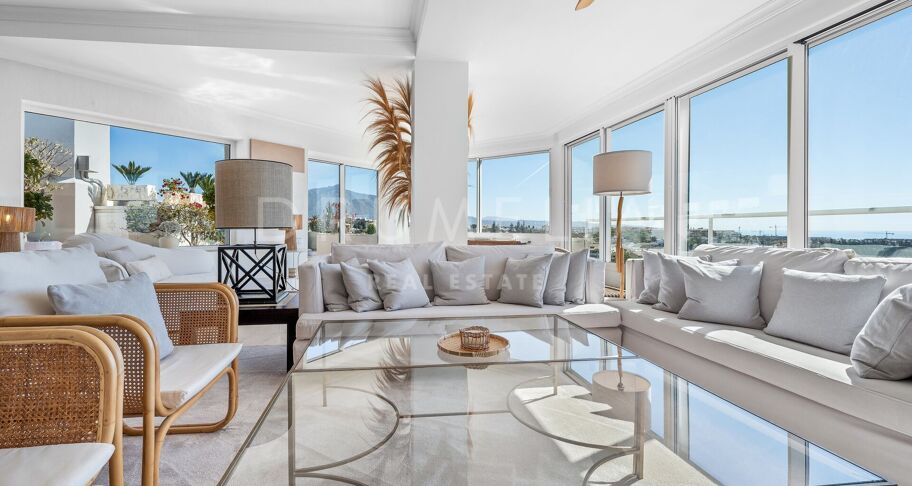 Storslått nylig renovert penthouse med 360º utsikt over hav, golf og La Concha i Guadalmina Alta, Langtidsleie