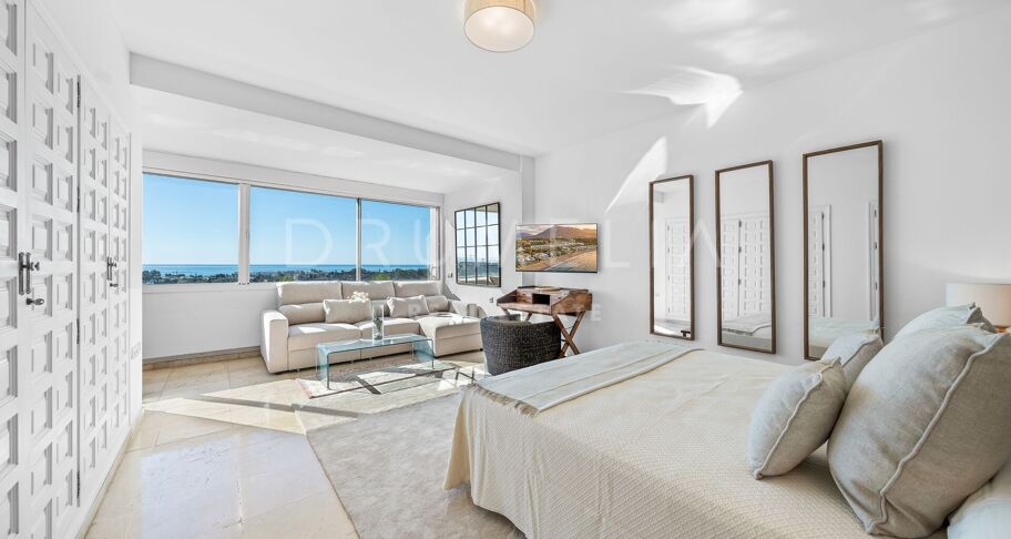 Storslått nylig renovert penthouse med 360º utsikt over hav, golf og La Concha i Guadalmina Alta, Langtidsleie