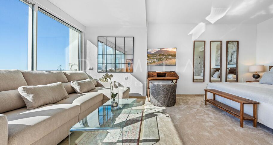 Storslått nylig renovert penthouse med 360º utsikt over hav, golf og La Concha i Guadalmina Alta, Langtidsleie