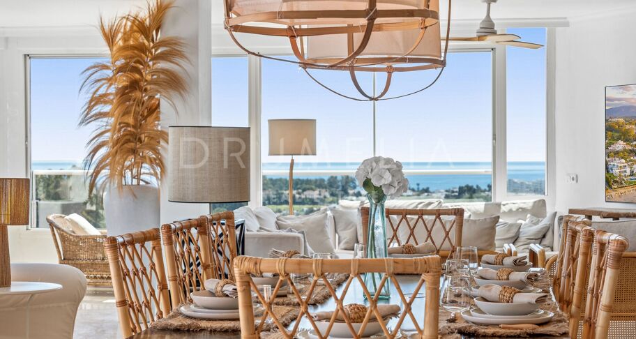 Storslått nylig renovert penthouse med 360º utsikt over hav, golf og La Concha i Guadalmina Alta, Langtidsleie