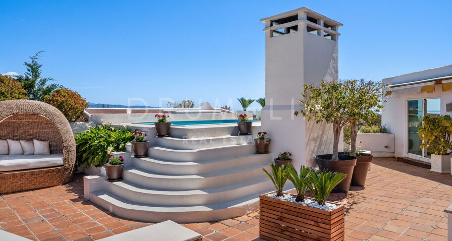 Storslått nylig renovert penthouse med 360º utsikt over hav, golf og La Concha i Guadalmina Alta, Langtidsleie