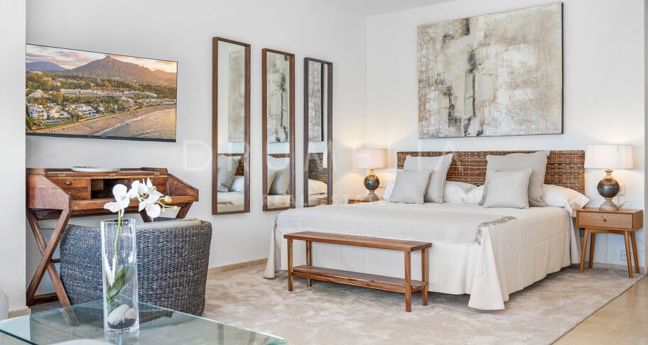 Storslått nylig renovert penthouse med 360º utsikt over hav, golf og La Concha i Guadalmina Alta, Langtidsleie
