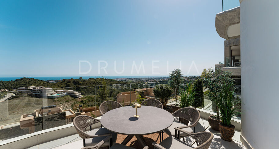 Ático Dúplex en Real de La Quinta con Vistas Panorámicas al Mar