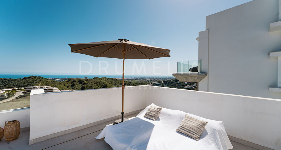 Ático Dúplex en Real de La Quinta con Vistas Panorámicas al Mar