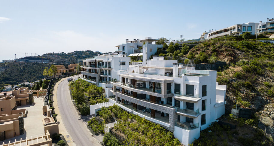 Ático Dúplex en Real de La Quinta con Vistas Panorámicas al Mar
