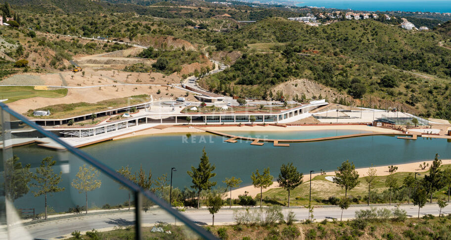 Ático Dúplex en Real de La Quinta con Vistas Panorámicas al Mar