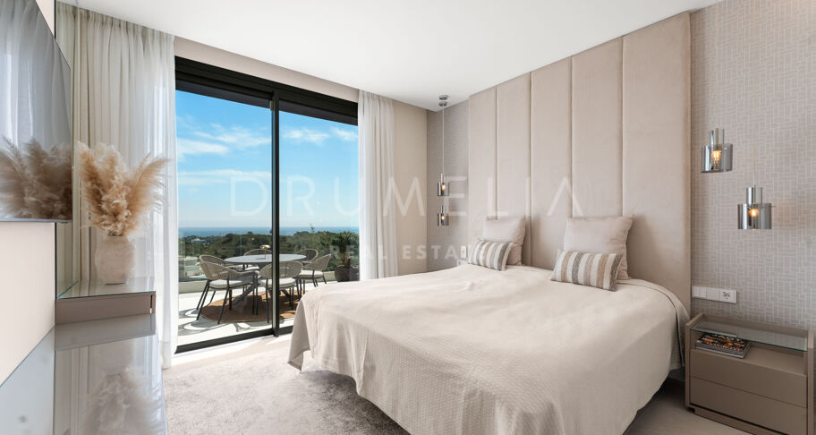 Ático Dúplex en Real de La Quinta con Vistas Panorámicas al Mar