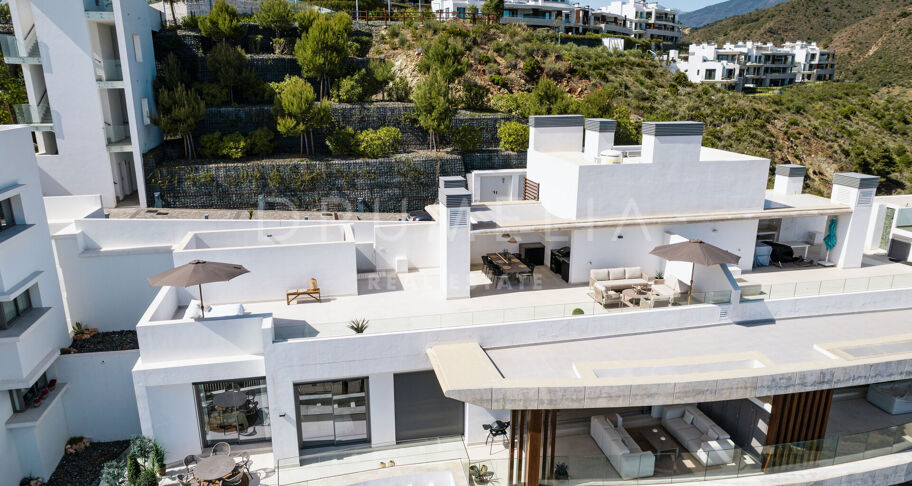 Ático Dúplex en Real de La Quinta con Vistas Panorámicas al Mar