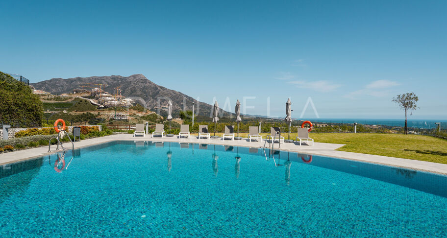 Ático Dúplex en Real de La Quinta con Vistas Panorámicas al Mar