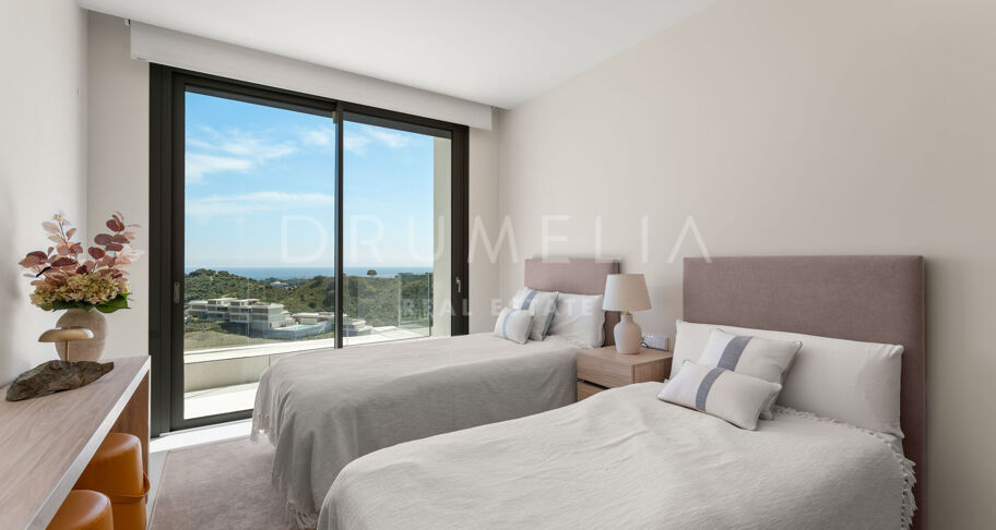 Ático Dúplex en Real de La Quinta con Vistas Panorámicas al Mar