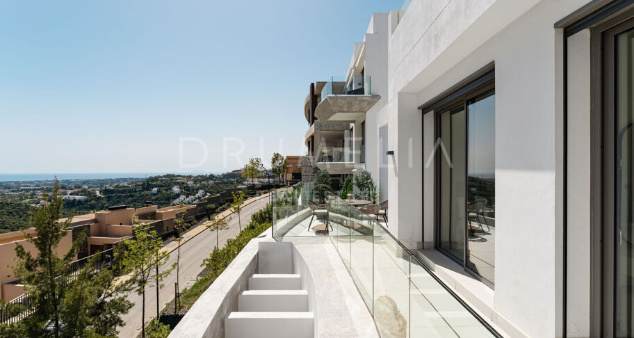 Ático Dúplex en Real de La Quinta con Vistas Panorámicas al Mar