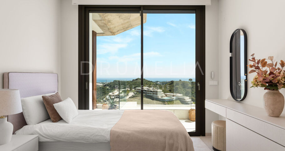 Ático Dúplex en Real de La Quinta con Vistas Panorámicas al Mar