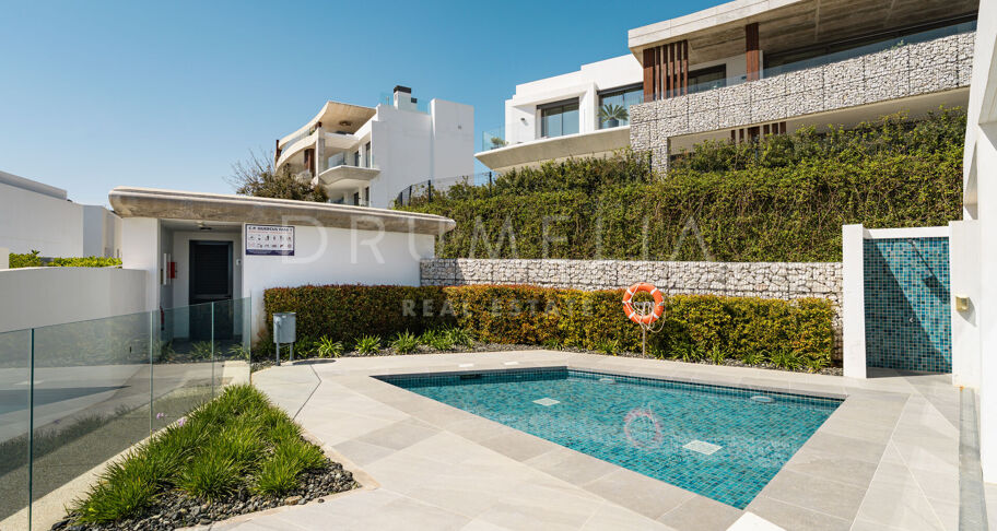Ático Dúplex en Real de La Quinta con Vistas Panorámicas al Mar