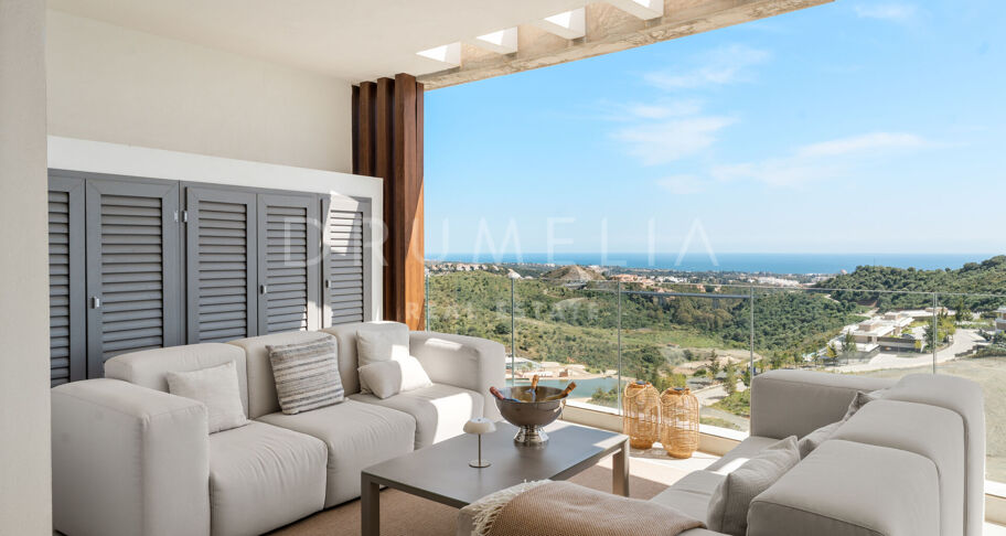 Ático Dúplex en Real de La Quinta con Vistas Panorámicas al Mar