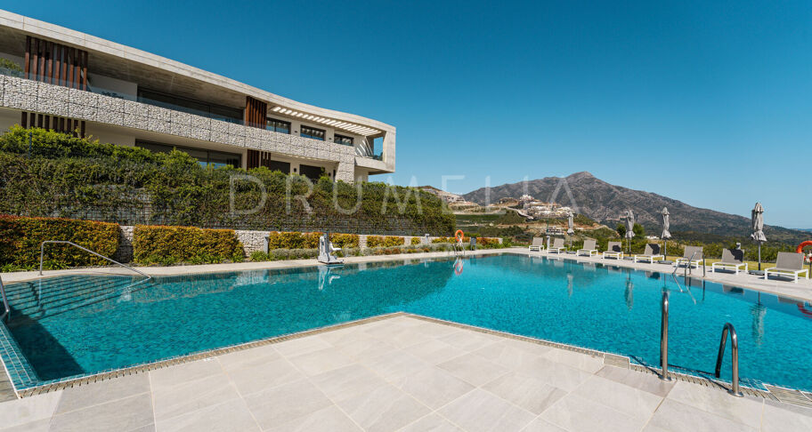 Ático Dúplex en Real de La Quinta con Vistas Panorámicas al Mar