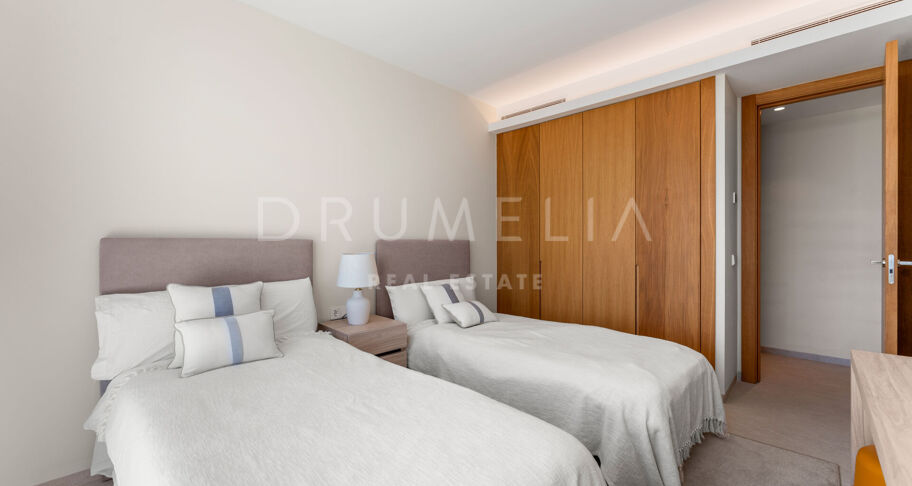 Ático Dúplex en Real de La Quinta con Vistas Panorámicas al Mar