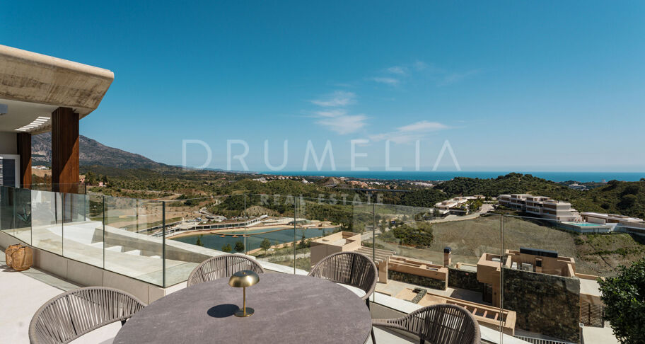 Ático Dúplex en Real de La Quinta con Vistas Panorámicas al Mar