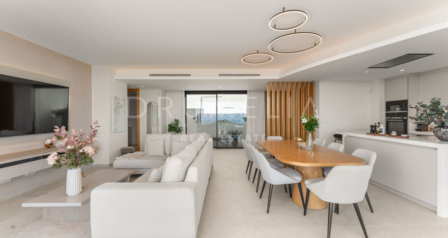 Ático Dúplex en Real de La Quinta con Vistas Panorámicas al Mar