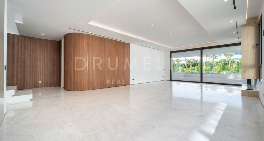 Duplex penthouse with private pool on Marbella's Golden Mile
