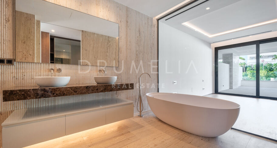 Duplex penthouse with private pool on Marbella's Golden Mile